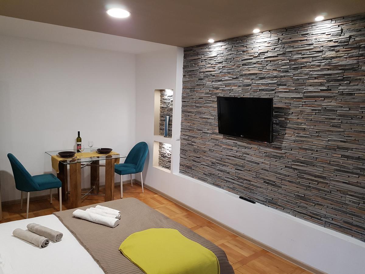 Woodstone Apartment Ploiesti Exterior photo